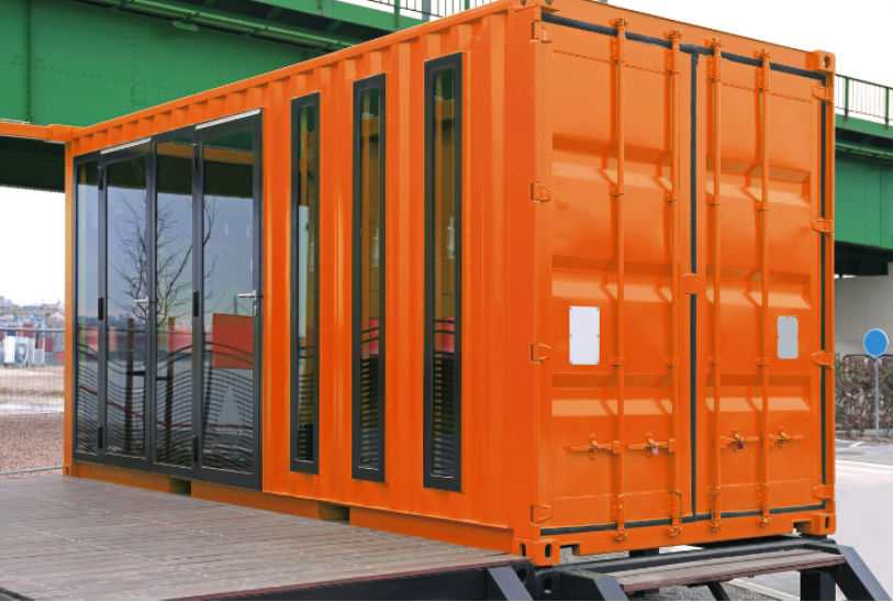 オレンジ色のコンテナハウス